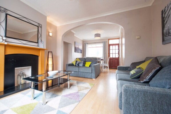 Maison, 3 chambres | Coin séjour