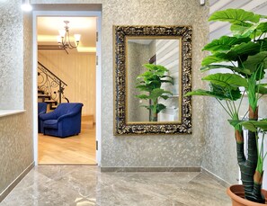 Lobby - Q&B Hotel (Tbilisi)