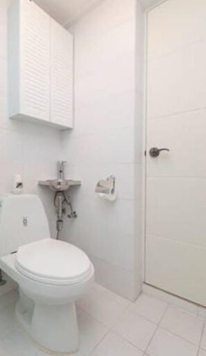 301 (Private) | 浴室 | 免费洗浴用品、毛巾