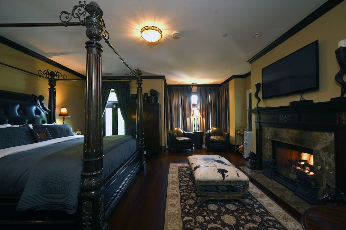 Grand Tuscan Suite | Egyptian cotton sheets, premium bedding, memory foam beds, in-room safe