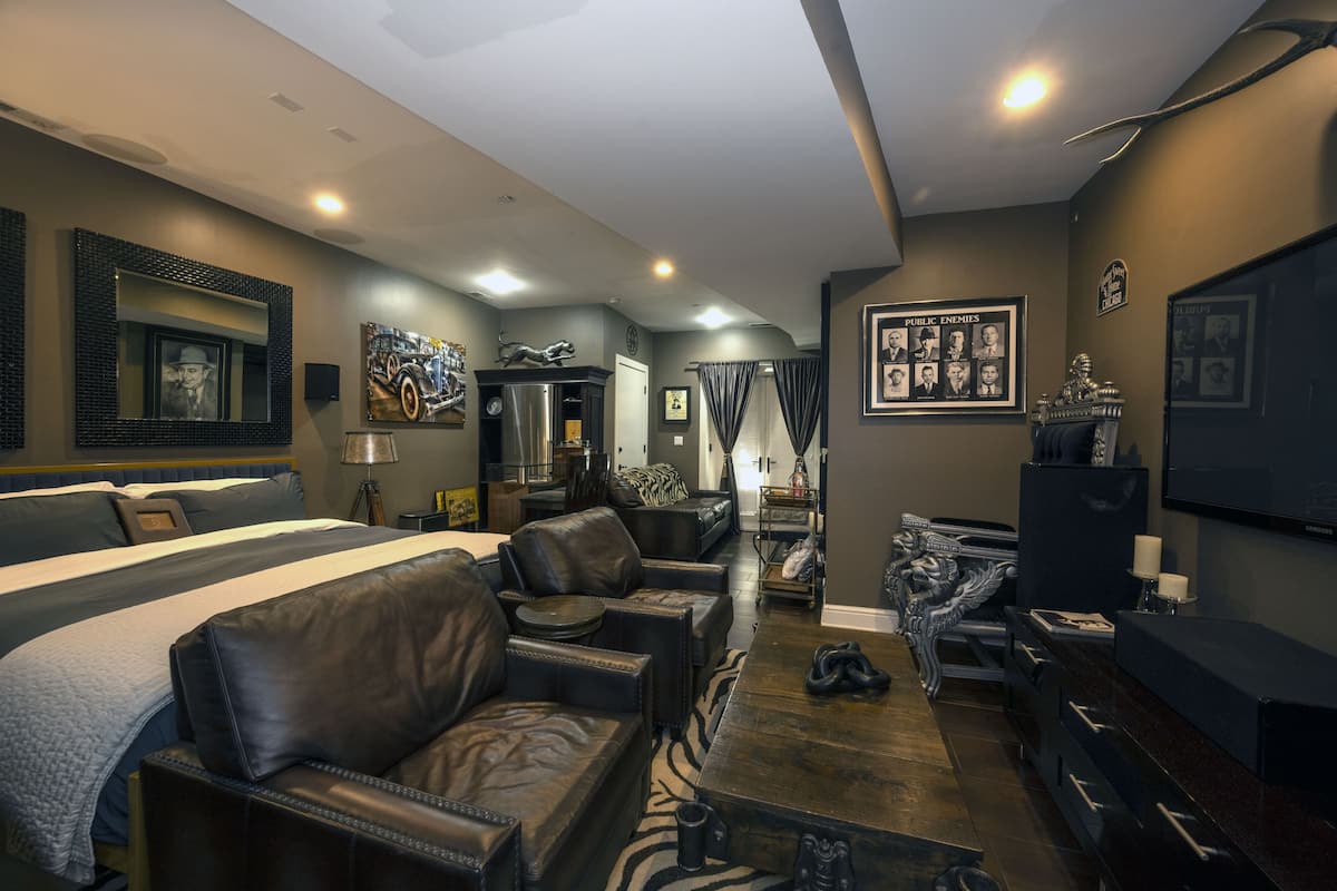 Capone's Cantina | Egyptian cotton sheets, premium bedding, memory foam beds, in-room safe