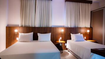 Deluxe | Minibar, in-room safe, desk, blackout drapes
