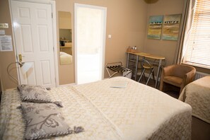 Family Room | Desk, iron/ironing board, free WiFi, bed sheets - Oak House B&B (Oldham)