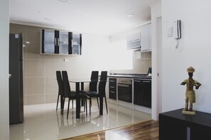 Apartment, 2 Bedrooms, Kitchen | Private kitchen | Coffee/tea maker - Don Alonso Apart Hotel (Antofagasta)