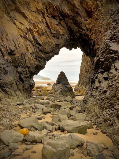 Tranquil Arch Cape Escape - Walk to the Beach!