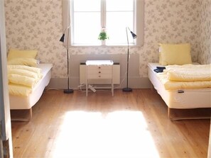 Blackout drapes, iron/ironing board, cribs/infant beds, rollaway beds - Västerkvarns Vandrarhem - Hostel (Kolback)