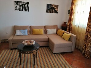 Rumah Keluarga, 4 kamar tidur, Bebas Asap Rokok, pemandangan kota | Area keluarga | TV LCD