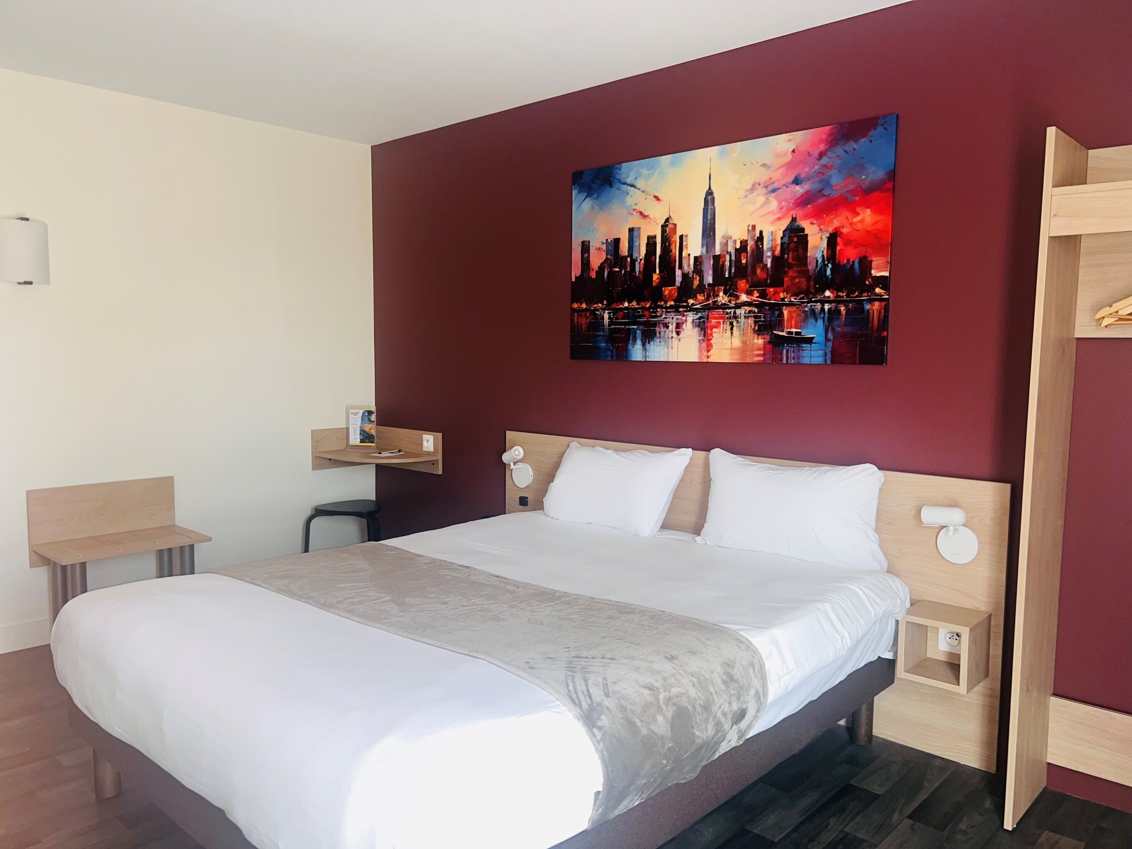 Individueel gedecoreerd, individueel gemeubileerd, een bureau