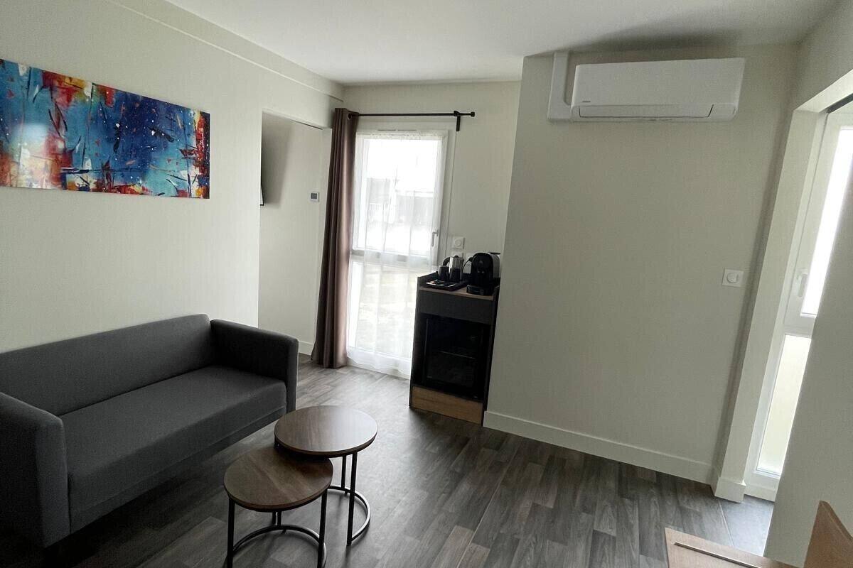 premium room, 1 queen bed | 1 bedroom, individually decorated, individually furnished, desk