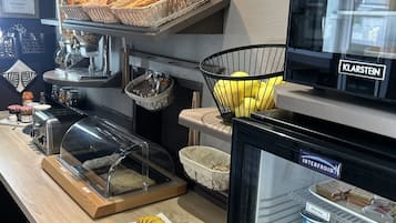 Frukostbuffé varje dag (EUR 10 per person)