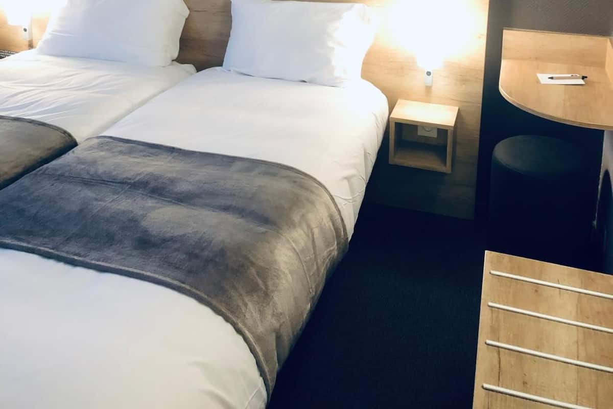 Chambre Standard, 3 lits une place
