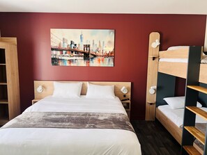 Superior Quadruple Room | Individually decorated, individually furnished, desk, iron/ironing board - Hôtel Wood Inn Bordeaux Aeroport (Merignac)