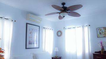 2 室のベッドルーム、セーフティボックス (室内)、アイロン / アイロン台、WiFi