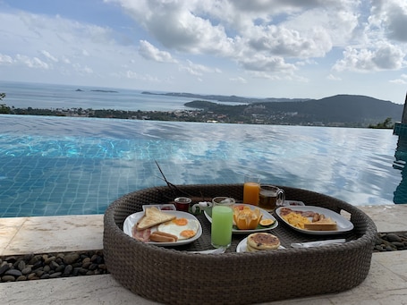 4 Bedrooms Villa  | ํ
๋ผ์ค/ํํฐ์ค