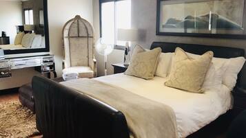 Exclusive Double Room, 1 Queen Bed | Premium bedding, down comforters, in-room safe, soundproofing