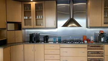 Fridge, microwave, coffee/tea maker, electric kettle