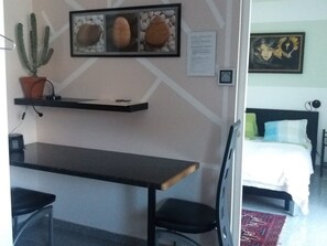 1 bedroom, desk, laptop workspace, free WiFi
