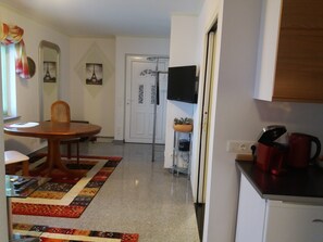 80-cm flat-screen TV with satellite channels, TV, heated floors