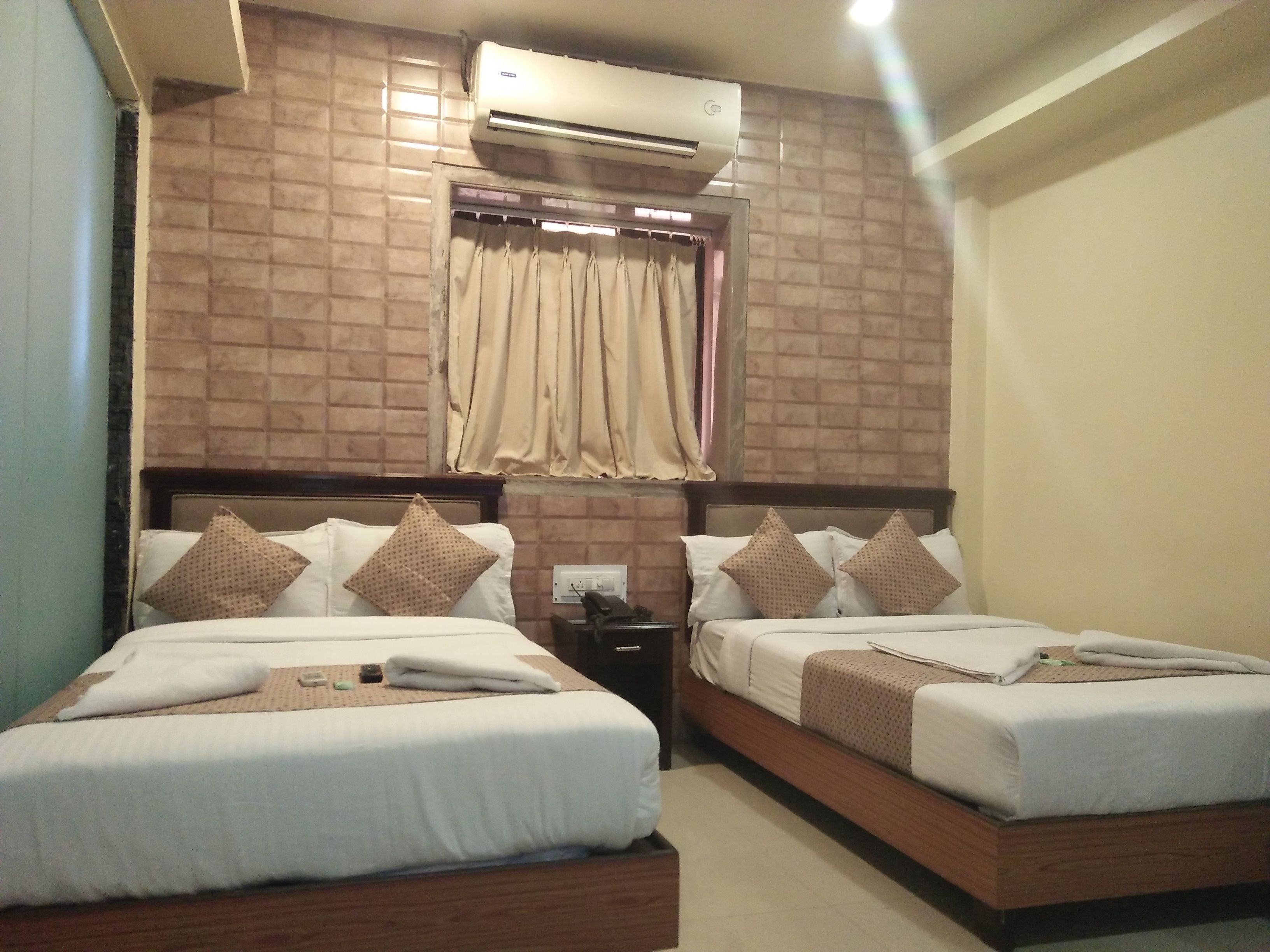 Rollaway beds, free WiFi