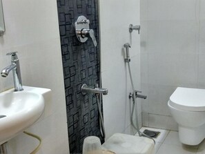 Standard Double Room, 1 Double Bed | Bathroom | Shower, free toiletries - Hotel Gold Coast (Mumbai)