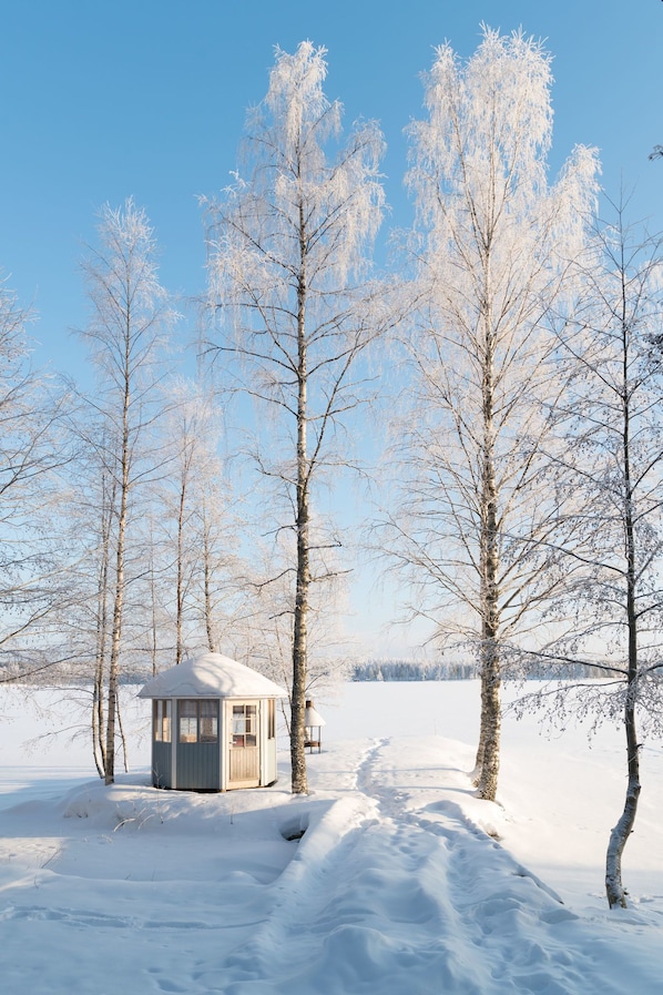 Sini | Property grounds