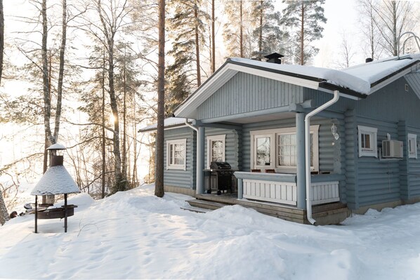 Kulmala | Opholdsområde | 32-tommers fladskærms-tv med digitale kanaler, tv, pejs