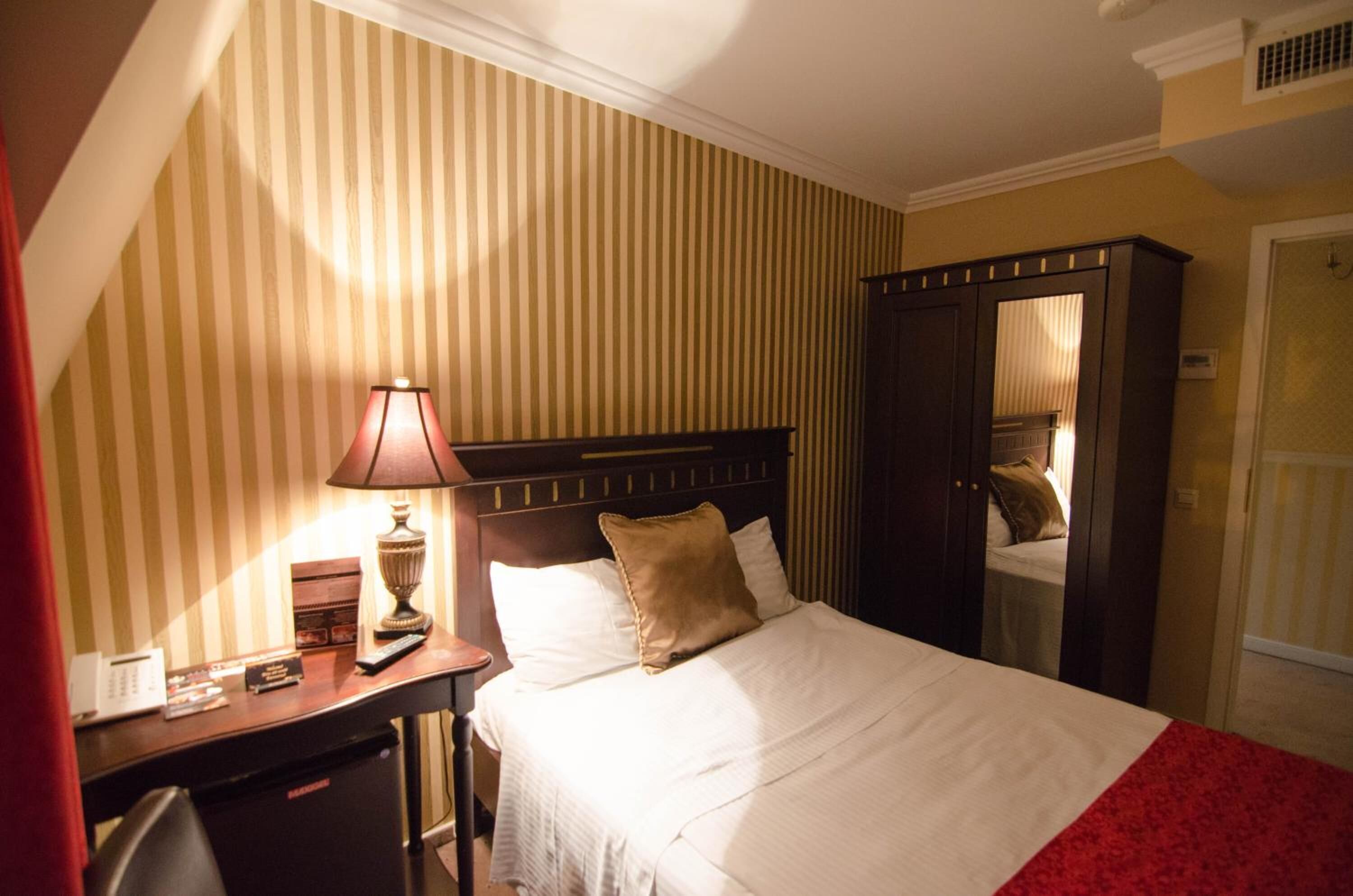 in-room safe, desk, soundproofing, free wifi