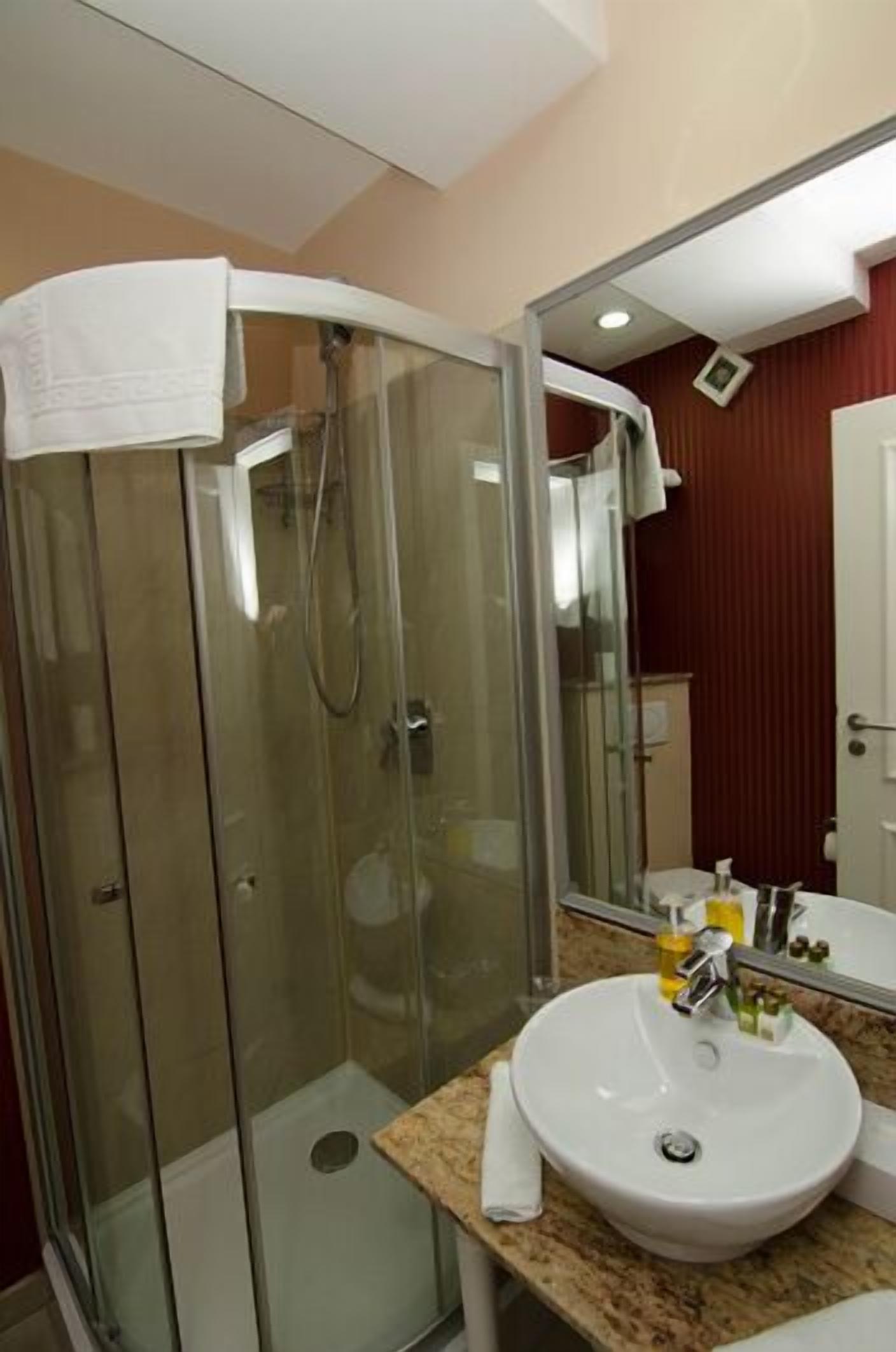 standard double room | bathroom | shower, free toiletries, hair dryer, slippers