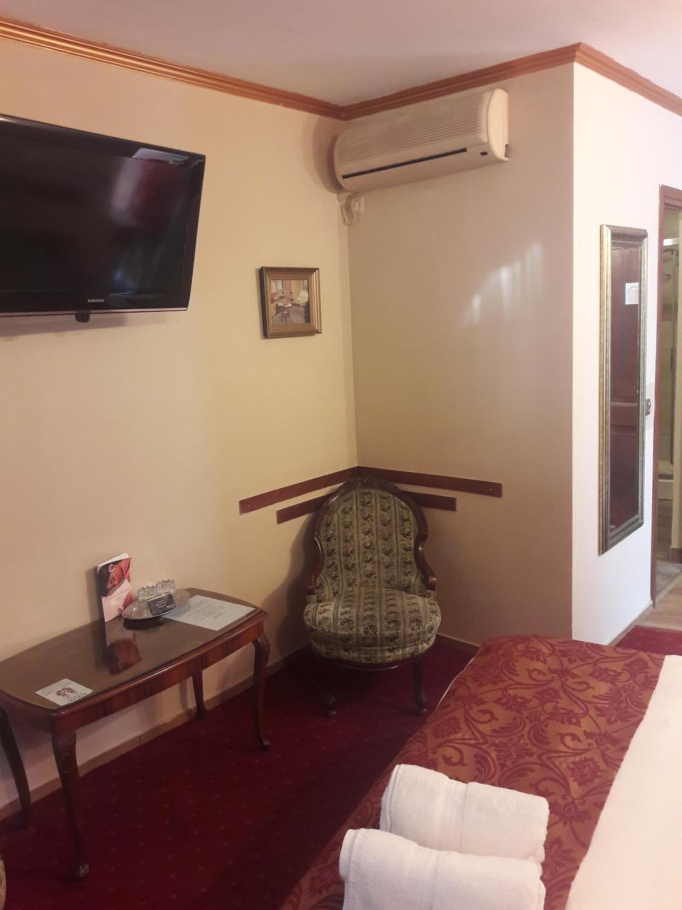 in-room safe, desk, soundproofing, free wifi