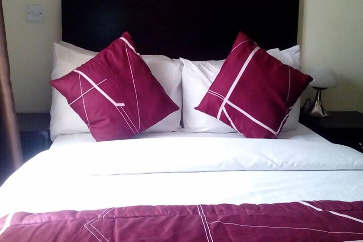 Minibar, in-room safe, desk, free WiFi