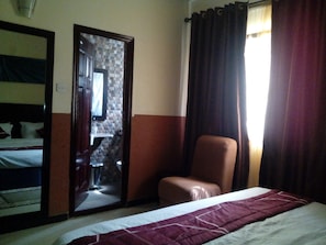 Deluxe Double Room, City View | Living area | Flat-screen TV