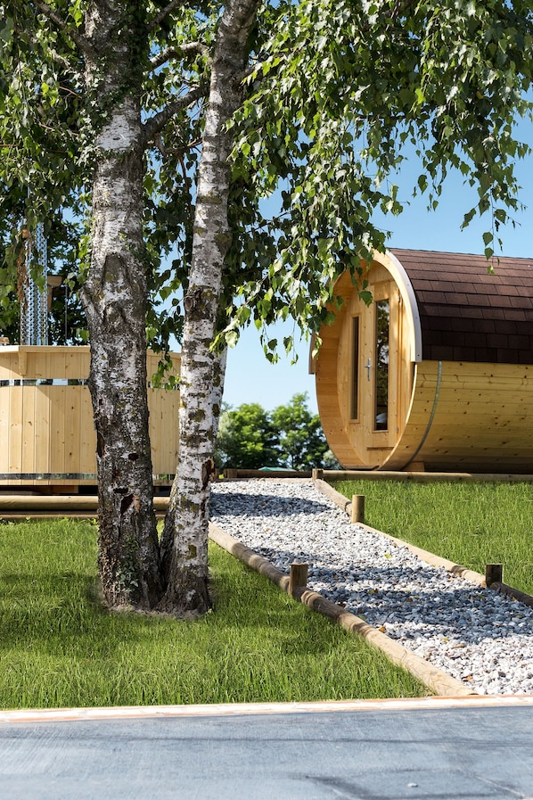 Outdoor pool, an infinity pool - Ca' Ciaran (Chiarano)