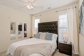 アパートメント プールアクセス 1 階 | 1 室のベッドルーム、デスク、アイロン / アイロン台、旅行用ベビーベッド