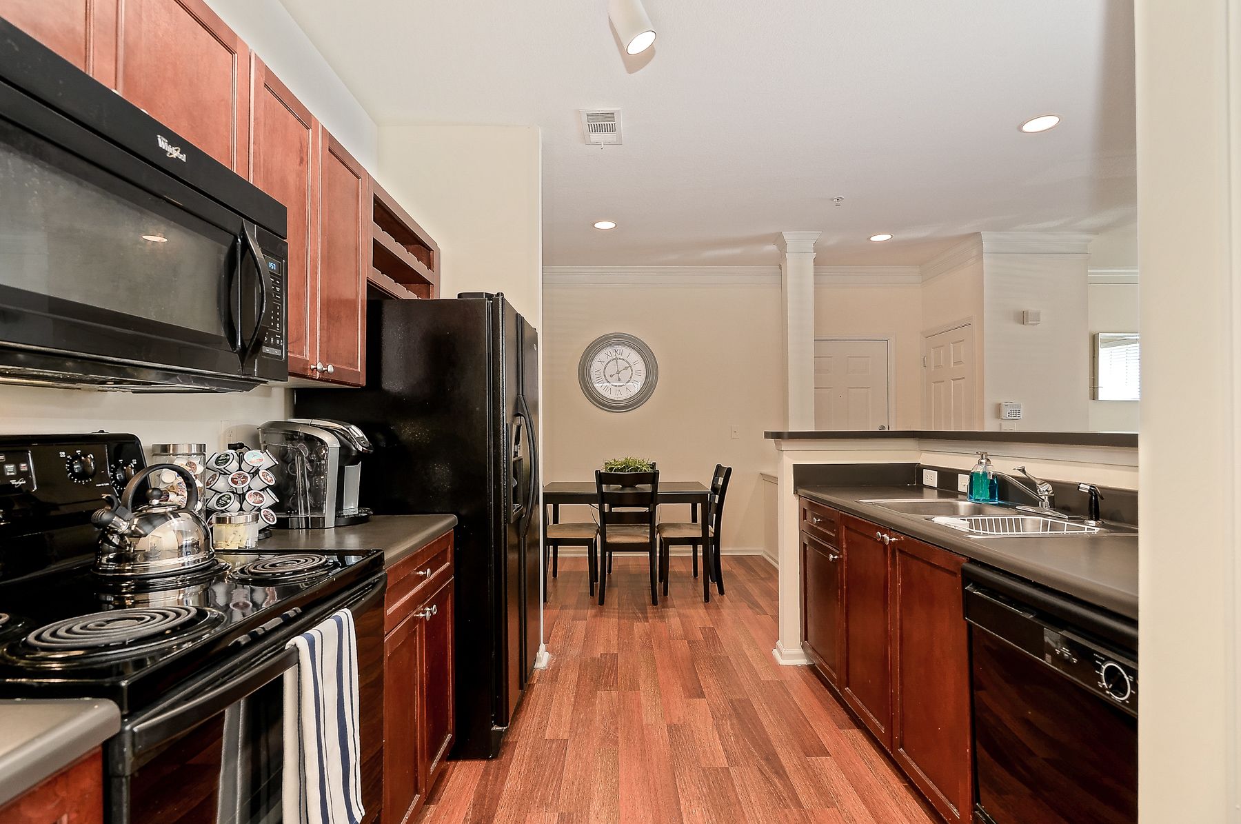 Apartment, Pool Access, Ground Floor | Private kitchen | Fridge, microwave, oven, stovetop