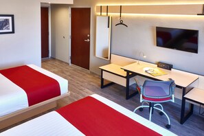 Room, 2 Double Beds | Desk, iron/ironing board, free cribs/infant beds, free WiFi - City Express by Marriott Tepic (Tepic)