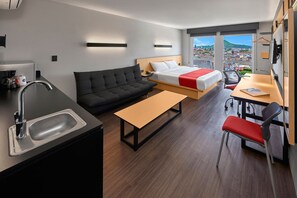 Superior Room, 1 King Bed with Sofa bed | Desk, iron/ironing board, free cribs/infant beds, free WiFi - City Express by Marriott Tepic (Tepic)