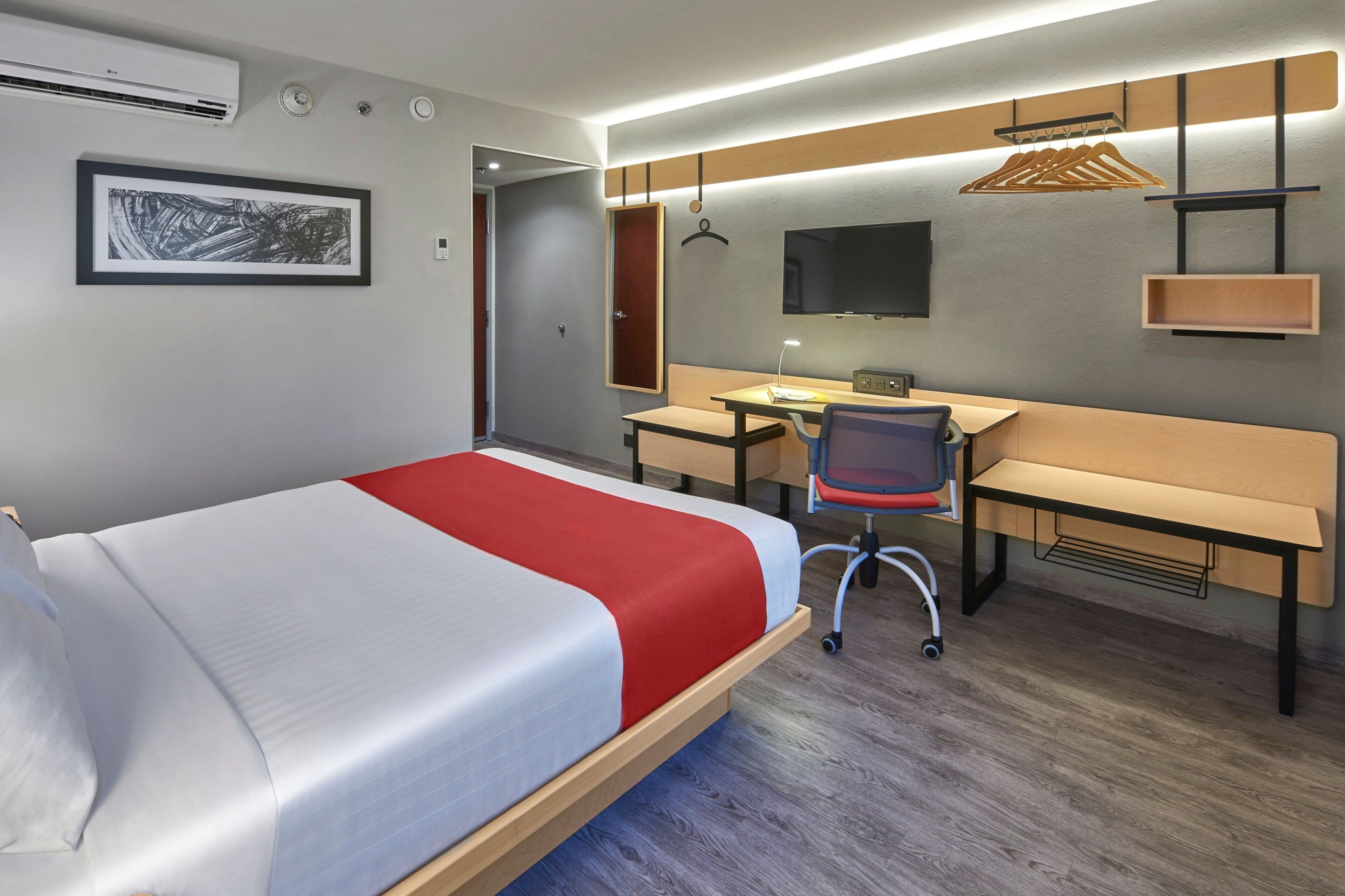 room, 1 queen bed, non smoking | desk, iron/ironing board, free cots/infant beds, free wifi