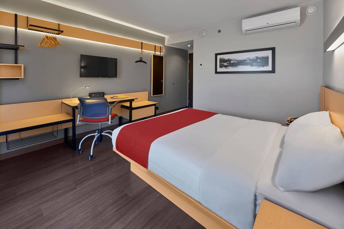Habitación, 1 cama Queen size, para no fumadores | Escritorio, tabla de planchar con plancha y cunas gratuitas