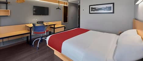 Room, 1 Queen Bed, Non Smoking | Desk, iron/ironing board, free cribs/infant beds, free WiFi