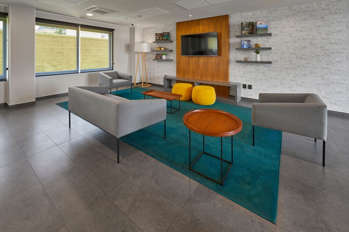 32-inch flat-screen tv with cable channels, tv