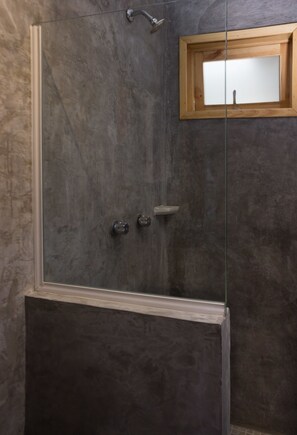Apartemen | Shower kamar mandi