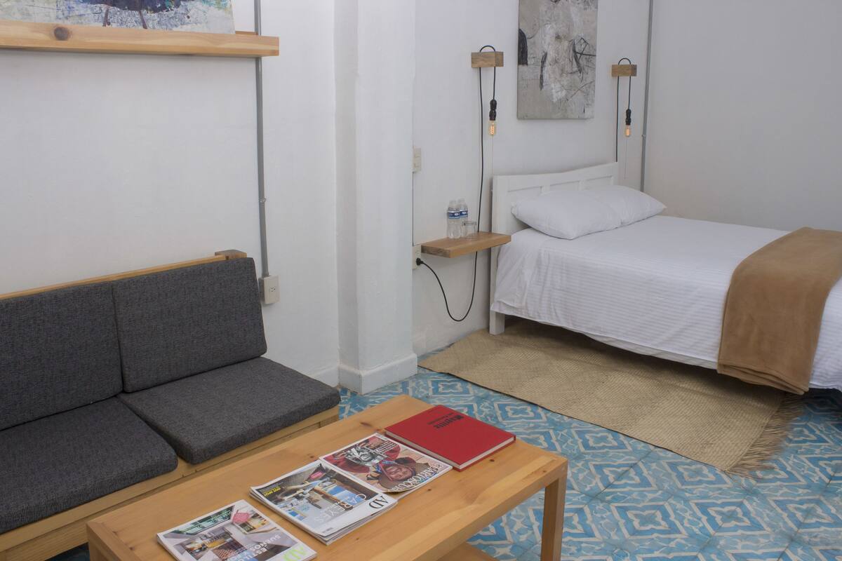 Studio | Schreibtisch, kostenloses WLAN, Bettwäsche