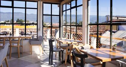 La Tozi Galería Hotel