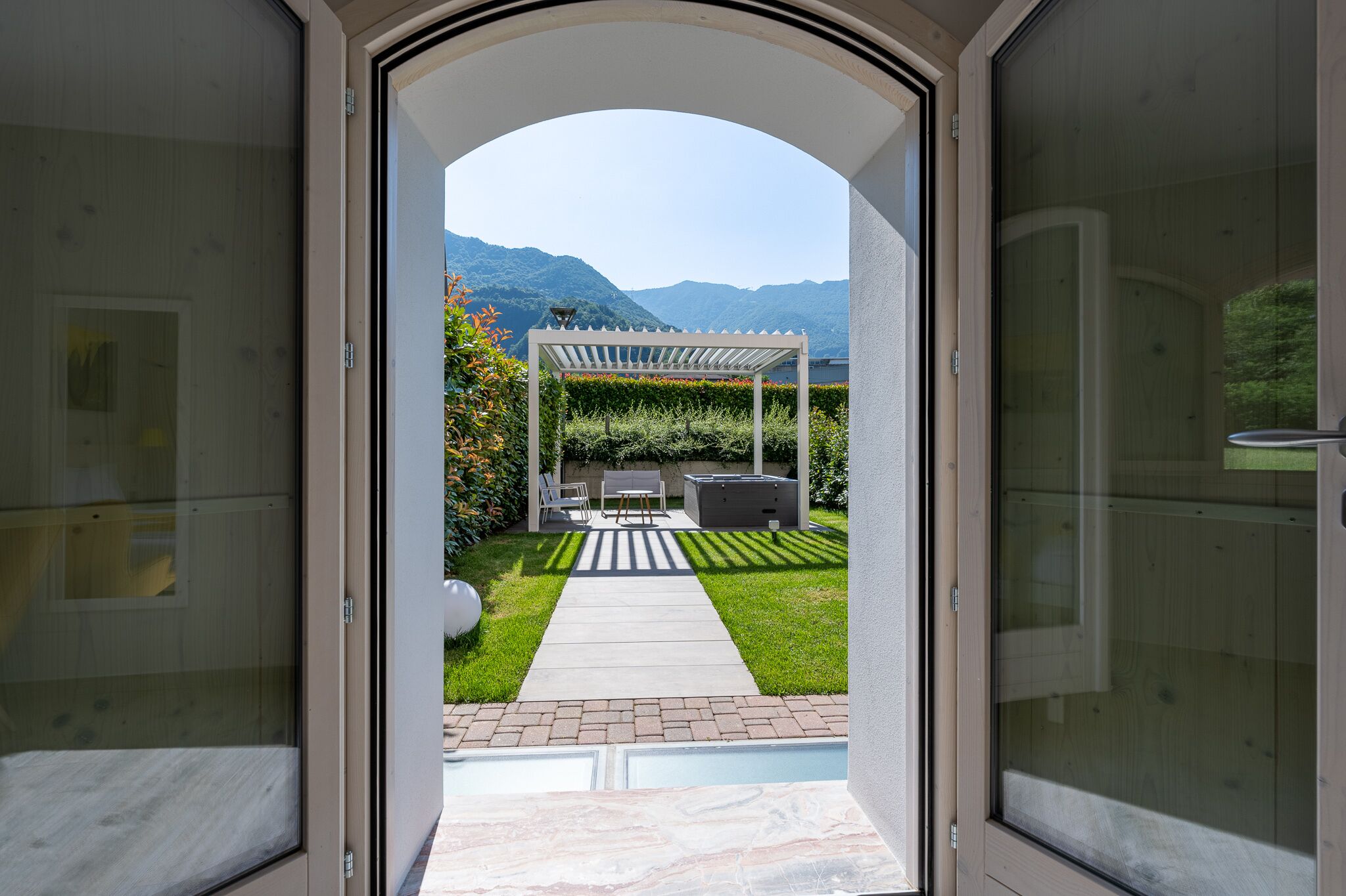 frette italian sheets, premium bedding, down duvets, memory-foam beds