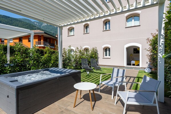 Deluxe Double or Twin Room | Frette Italian sheets, premium bedding, down duvets, memory-foam beds