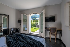 Deluxe Double or Twin Room | Frette Italian sheets, premium bedding, down comforters - Bianco Hotel (Primaluna)