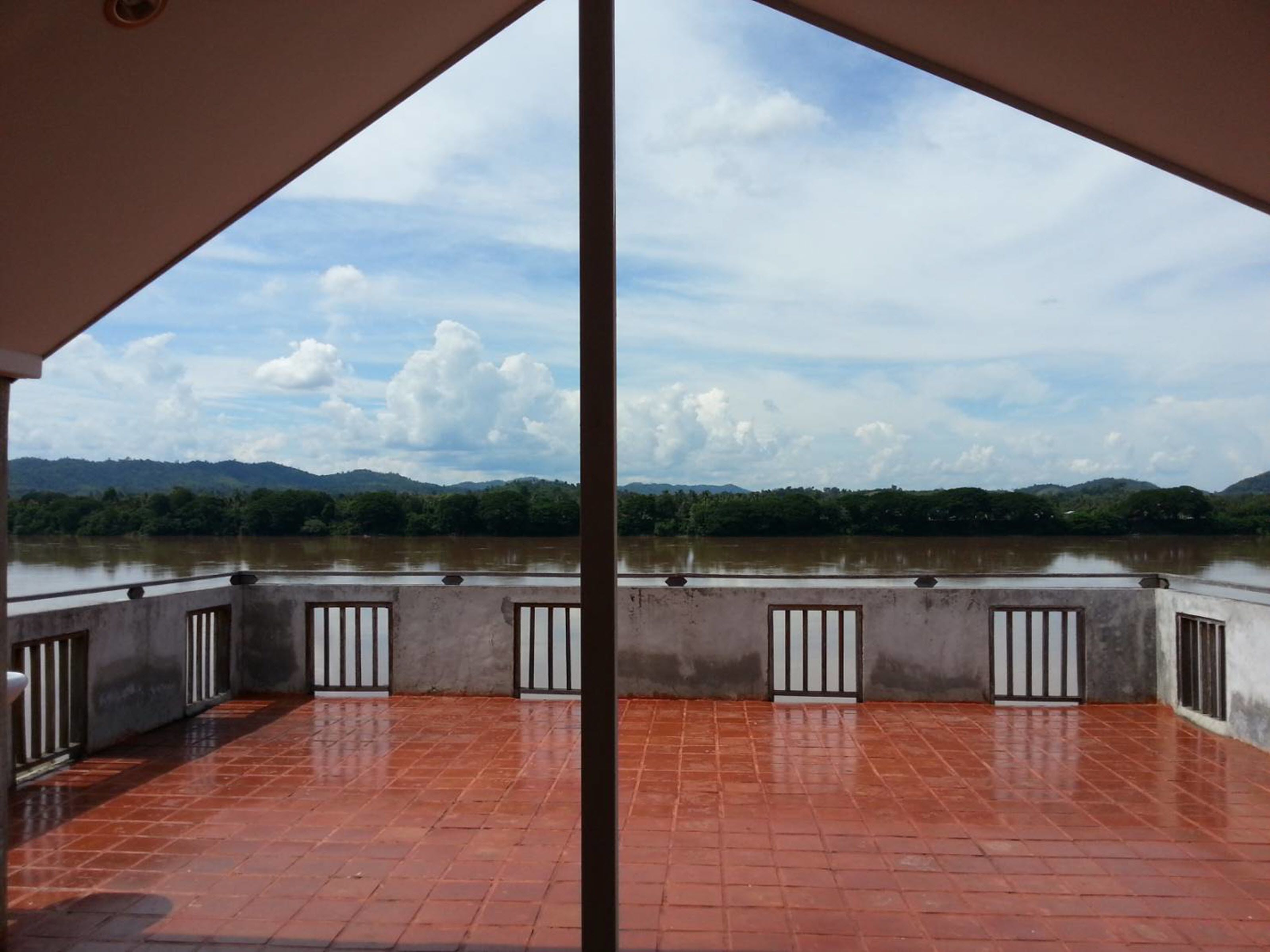 Hiên