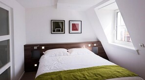 Suíte júnior | 1 quarto, roupas de cama premium, escrivaninha, cortinas blackout