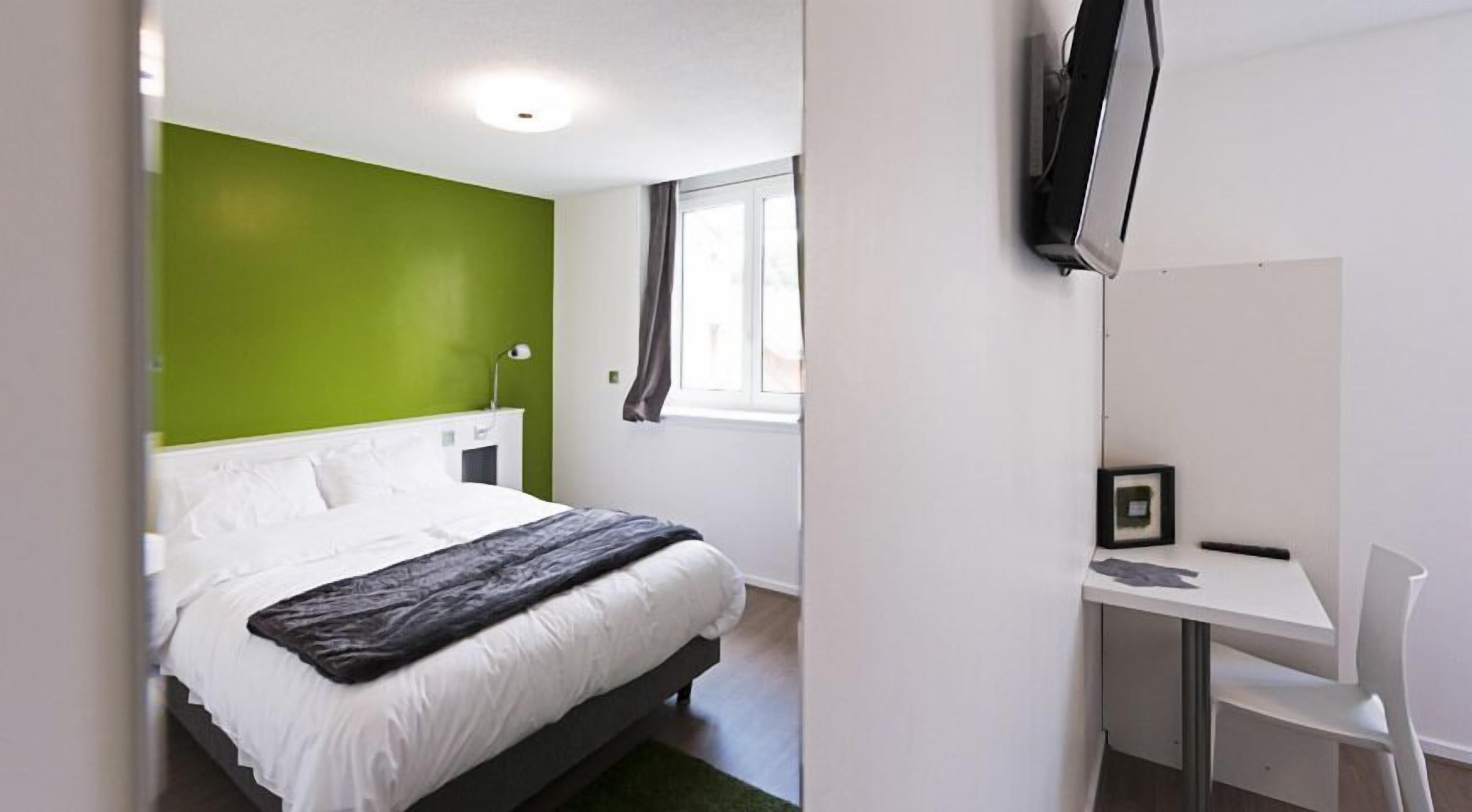 1 bedroom, premium bedding, desk, blackout curtains