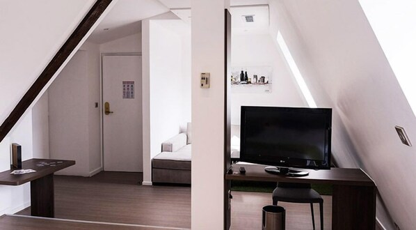 Suite superior | Sala de estar | Televisión de pantalla plana